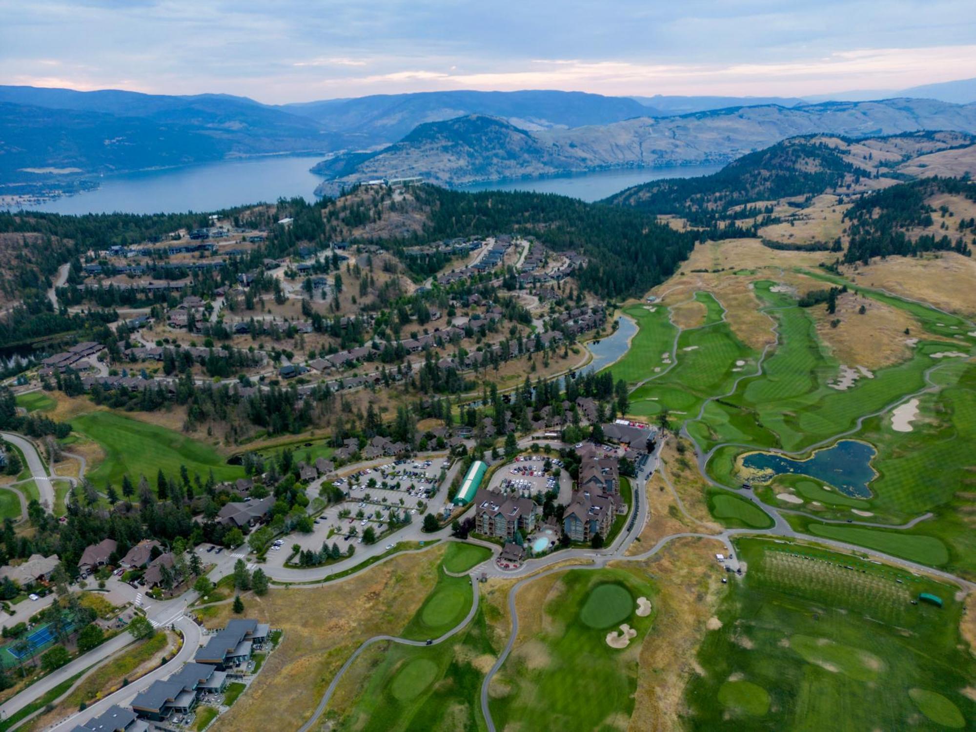 Predator Ridge Resort Вeрнoн Екстериор снимка