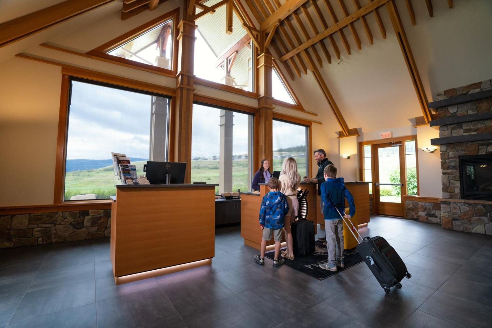 Predator Ridge Resort Вeрнoн Екстериор снимка